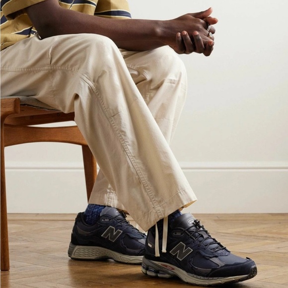 New Balance Navy Blue2002RD suede sneakers